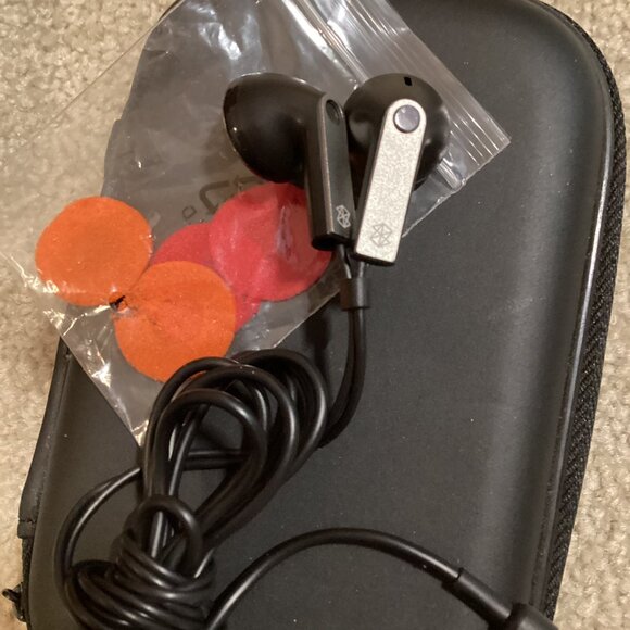 Microsoft Zune 1376 Black Portable 120 GB 3.2'' LCD Display Video MP3 Player - Picture 5 of 8